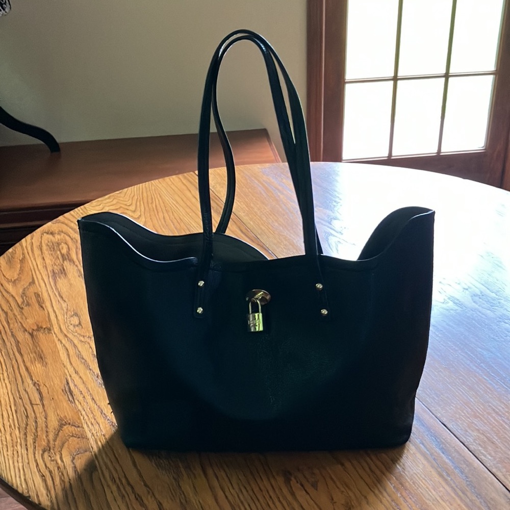 BCBG PARIS BLACK & GOLD TOTE WITH TURN BUTTON FASTENER WITH TAUPE LINING